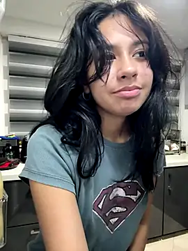 Snapshot of lynn9000 chatting on November 15, 2025, 5:33 am lynn9000 online show from November 15, 2025, 5:33 am