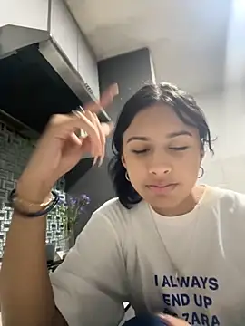 Snapshot of lynn9000 chatting on November 18, 2025, 5:33 am lynn9000 online show from November 18, 2025, 5:33 am