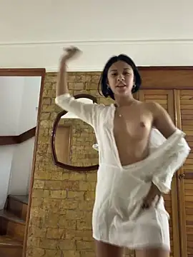 Snapshot of lynn9000 chatting on December 15, 2025, 11:10 pm lynn9000 online show from December 15, 2025, 11:10 pm