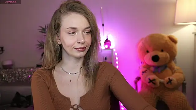 NovaHollisx online show from April 22, 2026, 4:30 am