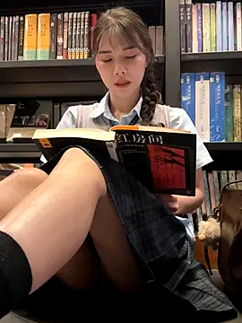 Snapshot of Adora188 chatting on October 3, 2025, 7:43 am Adora188 online show from October 3, 2025, 7:43 am