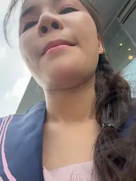 Snapshot of Adora188 chatting on October 17, 2025, 8:28 am Adora188 online show from October 17, 2025, 8:28 am