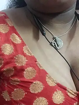 Snapshot of Divya-Lovely chatting on October 5, 2025, 8:49 am Divya-Lovely online show from October 5, 2025, 8:49 am