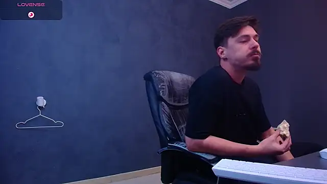 EnzoRace online show from January 16, 2026, 5:11 am