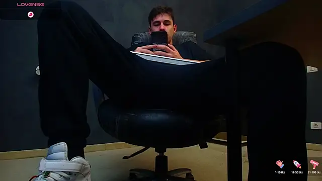 EnzoRace online show from November 7, 2025, 6:07 am