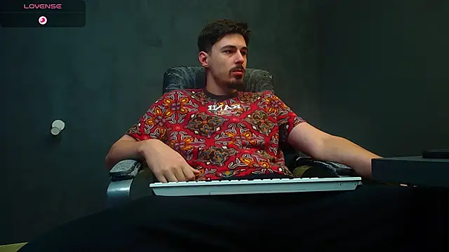 EnzoRace online show from September 27, 2025, 5:02 am