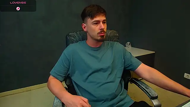 EnzoRace online show from November 15, 2025, 5:44 am