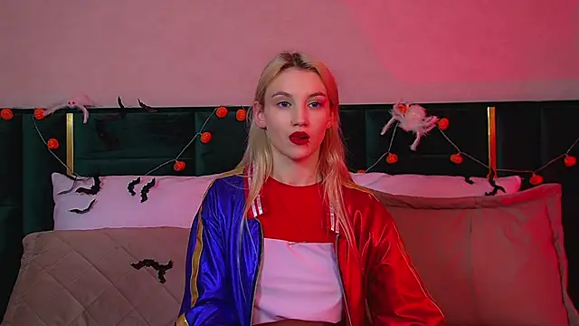 StacyEvances online show from October 31, 2025, 6:32 am