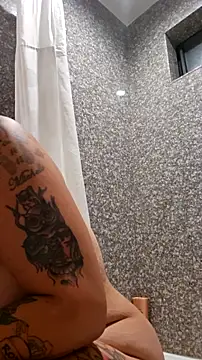 Snapshot of SparklesB1tch chatting on November 13, 2025, 5:55 am SparklesB1tch online show from November 13, 2025, 5:55 am