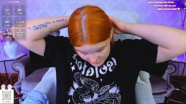 Clumsy Nana online show from October 9, 2025, 6:41 pm