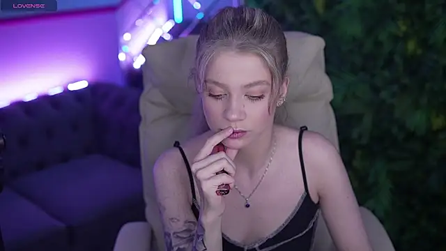 SandyLayy online show from May 11, 2026, 1:34 pm