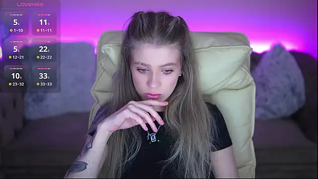SandyLayy online show from June 9, 2026, 7:26 pm