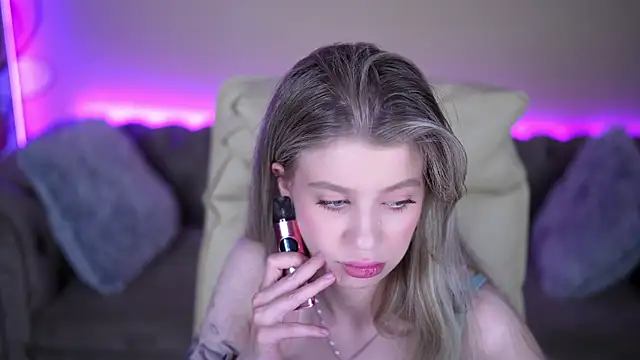 SandyLayy online show from May 27, 2026, 7:32 pm