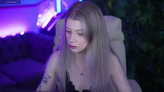 SandyLayy online show from May 18, 2026, 1:16 pm