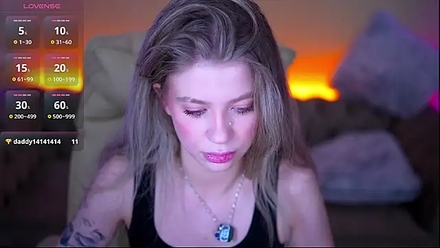SandyLayy online show from June 11, 2026, 10:40 pm