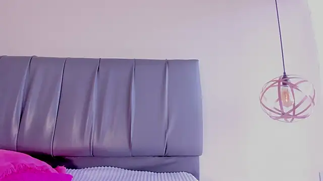 iisabella noa online show from February 9, 2026, 1:20 pm