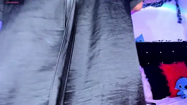 Cooperrosscute233 online show from December 14, 2025, 12:17 am