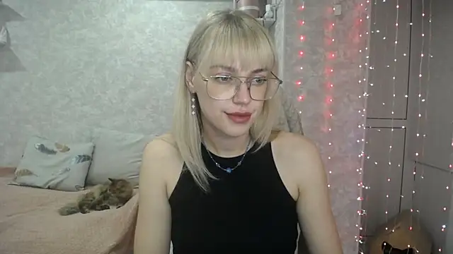 Snapshot of NickyAdamidi chatting on September 18, 2025, 4:10 pm NickyAdamidi online show from September 18, 2025, 4:10 pm