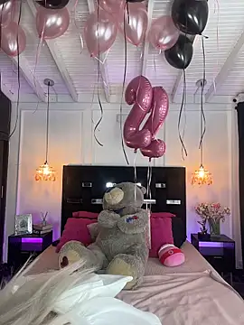 Snapshot of MystiqueXXX chatting on November 7, 2025, 1:26 pm MystiqueXXX online show from November 7, 2025, 1:26 pm