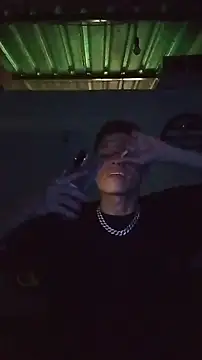 elinnki online show from April 17, 2026, 10:23 pm