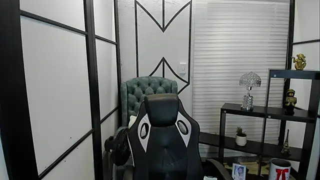 ElaBourn  online show from September 20, 2025, 12:43 pm