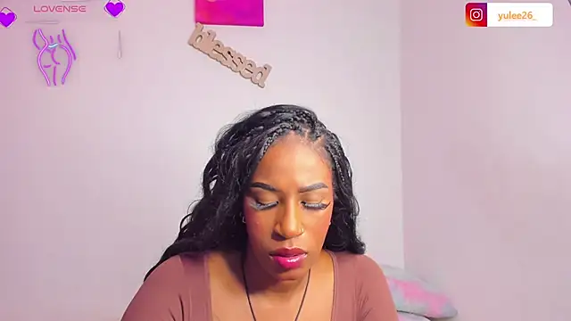 Snapshot of Brandy_brown_ chatting on November 13, 2025, 1:42 am Brandy brown online show from November 13, 2025, 1:42 am