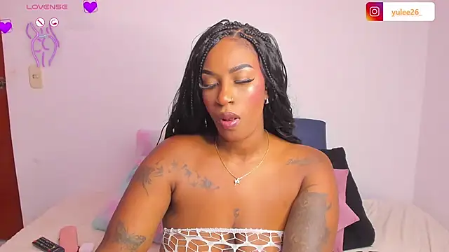 Snapshot of Brandy_brown_ chatting on October 29, 2025, 11:47 pm Brandy brown online show from October 29, 2025, 11:47 pm