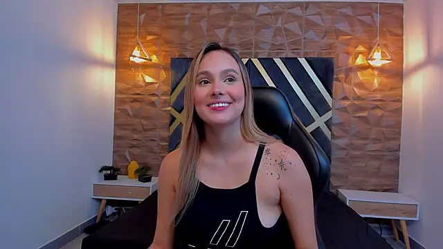 Snapshot of Emmaa_white_ chatting on November 10, 2025, 5:18 pm Emmaa white online show from November 10, 2025, 5:18 pm