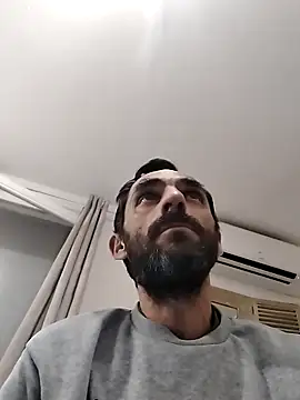 hotmen83 online show from October 31, 2025, 10:49 pm