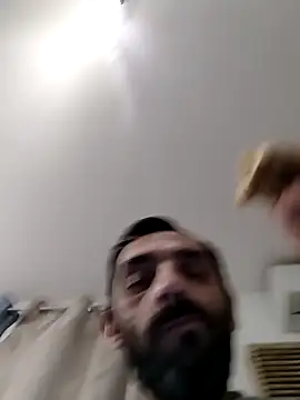 hotmen83 online show from October 28, 2025, 8:52 pm