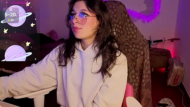 larah uwu online show from February 24, 2026, 7:59 pm