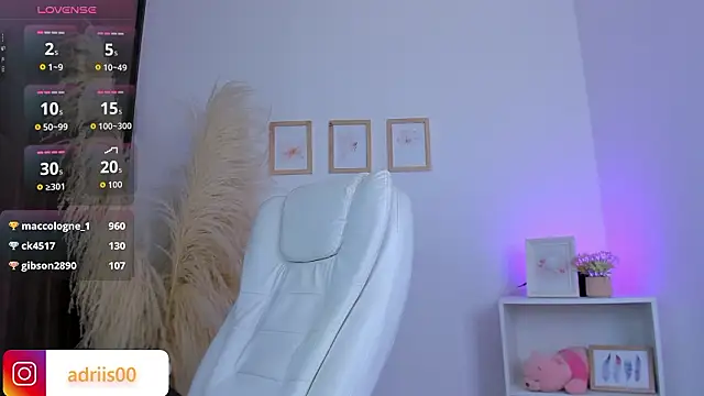 shannel moss   online show from March 8, 2026, 2:04 am