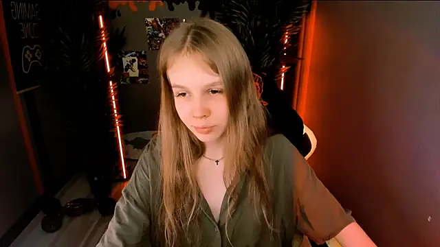 Snapshot of Selen_hells_weet chatting on October 21, 2025, 4:50 pm Selen hells weet online show from October 21, 2025, 4:50 pm