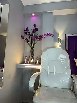 mia everly online show from March 30, 2026, 1:07 am