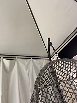 mia everly online show from March 8, 2026, 2:04 am