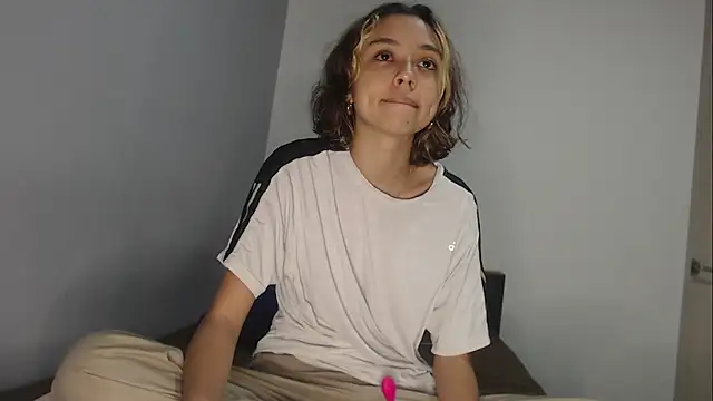 Snapshot of brisazanes chatting on November 16, 2025, 2:05 am brisazanes online show from November 16, 2025, 2:05 am