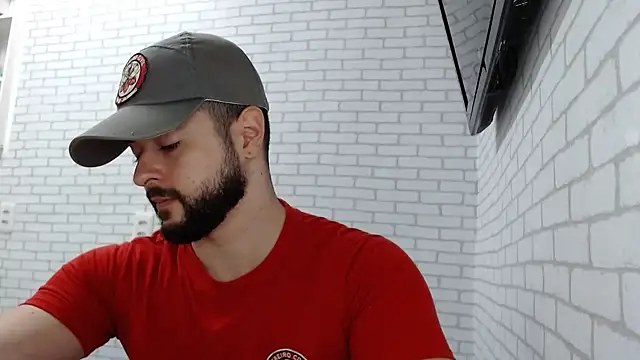 Snapshot of BombeiroHotx chatting on September 18, 2025, 10:57 pm BombeiroHotx online show from September 18, 2025, 10:57 pm