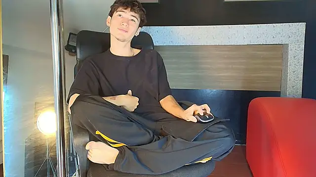  DantFox  online show from November 12, 2025, 7:29 pm