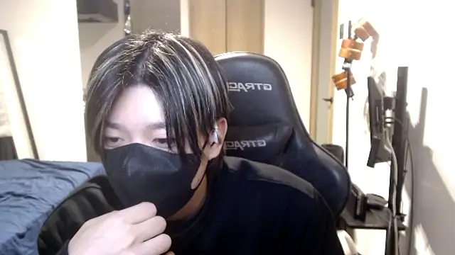 Snapshot of Mei-Tanaka chatting on October 22, 2025, 12:37 pm Mei-Tanaka online show from October 22, 2025, 12:37 pm