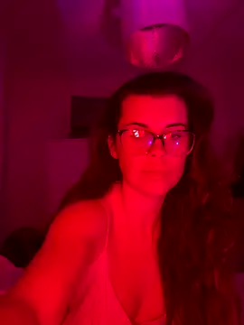 Snapshot of AlitaNova chatting on October 5, 2025, 9:49 pm AlitaNova online show from October 5, 2025, 9:49 pm