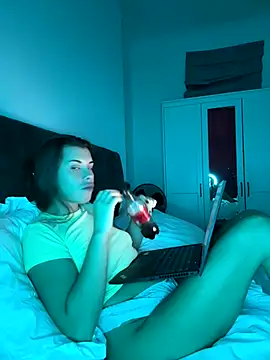 Snapshot of AlitaNova chatting on October 15, 2025, 10:56 am AlitaNova online show from October 15, 2025, 10:56 am