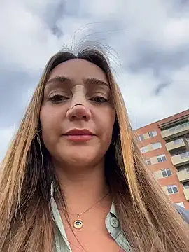 Ninabigtitied online show from April 19, 2026, 8:55 pm