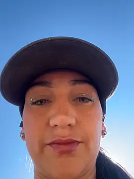 Ninabigtitied online show from October 7, 2025, 9:54 am