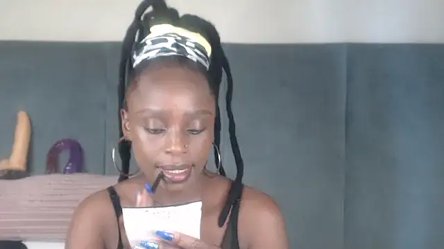 Snapshot of Jah-Queen chatting on November 17, 2025, 1:15 pm Jah-Queen online show from November 17, 2025, 1:15 pm