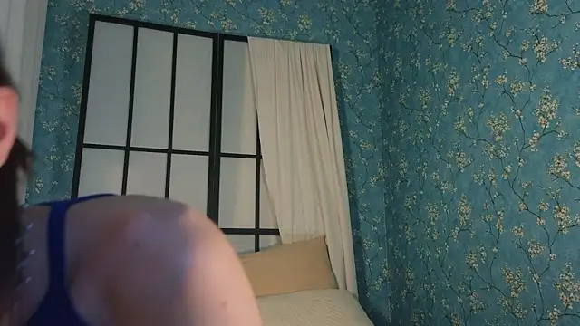 Snapshot of madi_snow chatting on January 15, 2026, 12:30 pm madi snow online show from January 15, 2026, 12:30 pm