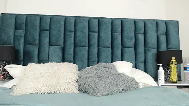 Emma Foxi online show from November 3, 2025, 8:23 pm