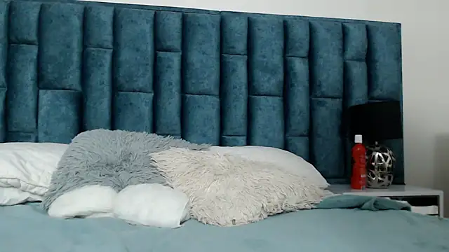 Emma Foxi online show from October 25, 2025, 9:04 pm