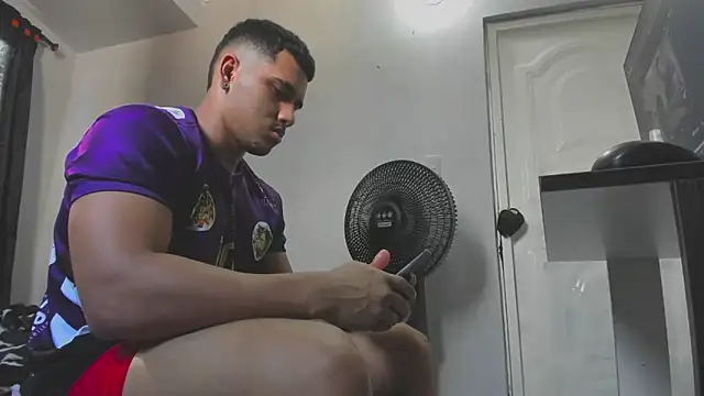 Snapshot of evan_hardy chatting on September 12, 2025, 9:14 pm evan hardy online show from September 12, 2025, 9:14 pm