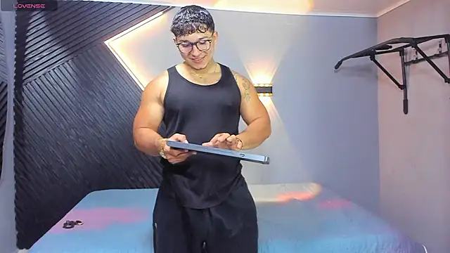 Horny nick18 online show from March 12, 2026, 12:42 pm