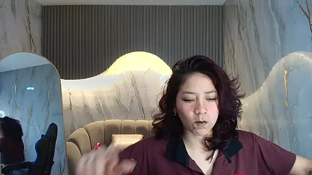 valentina r  online show from November 30, 2025, 3:18 am